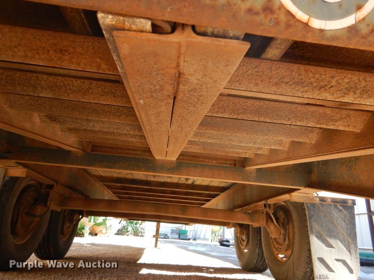 image for item HN9785 1993 Circle D 24GNFBBT  equipment trailer