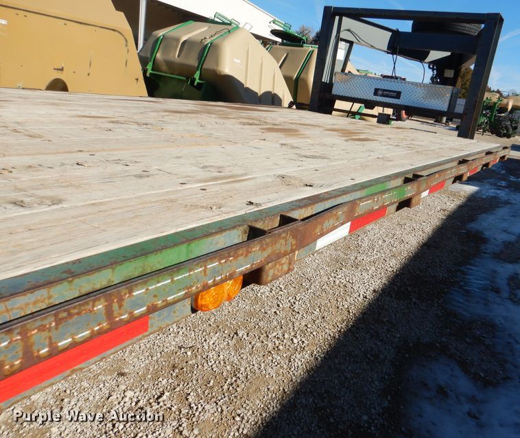 image for item HN9785 1993 Circle D 24GNFBBT  equipment trailer