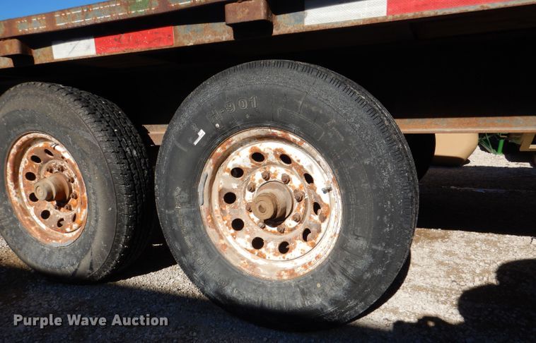 image for item HN9785 1993 Circle D 24GNFBBT  equipment trailer