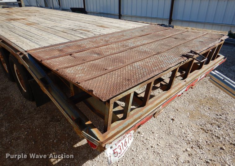 image for item HN9785 1993 Circle D 24GNFBBT  equipment trailer