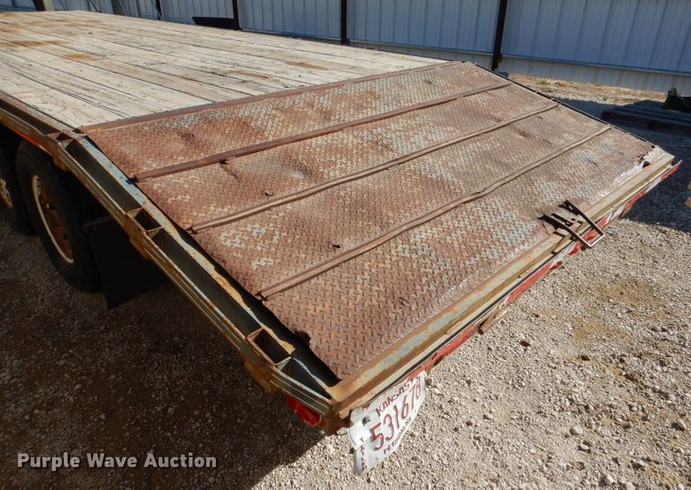 image for item HN9785 1993 Circle D 24GNFBBT  equipment trailer