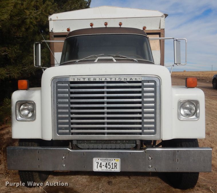 image for item HU9384 1976 International Loadstar 1700  grain truck