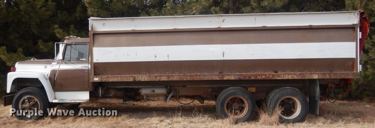 image for item HU9384 1976 International Loadstar 1700  grain truck