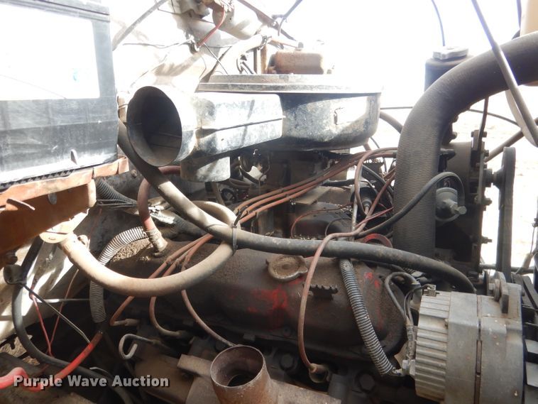 image for item HU9384 1976 International Loadstar 1700  grain truck