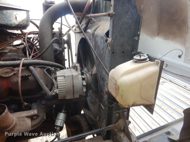 image for item HU9384 1976 International Loadstar 1700  grain truck