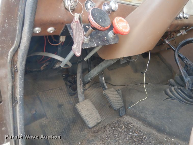 image for item HU9384 1976 International Loadstar 1700  grain truck