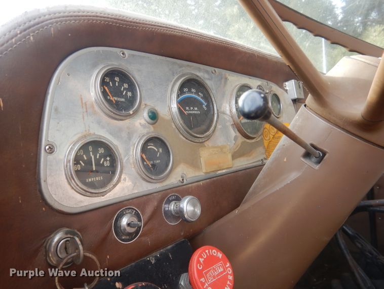 image for item HU9384 1976 International Loadstar 1700  grain truck