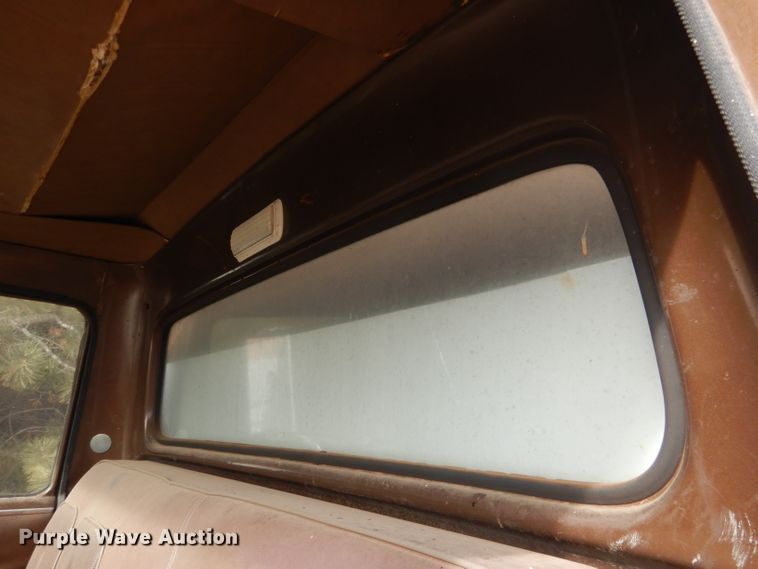 image for item HU9384 1976 International Loadstar 1700  grain truck