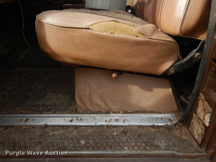 image for item HU9384 1976 International Loadstar 1700  grain truck