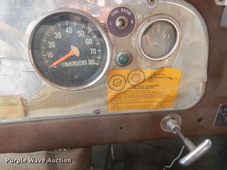 image for item HU9384 1976 International Loadstar 1700  grain truck