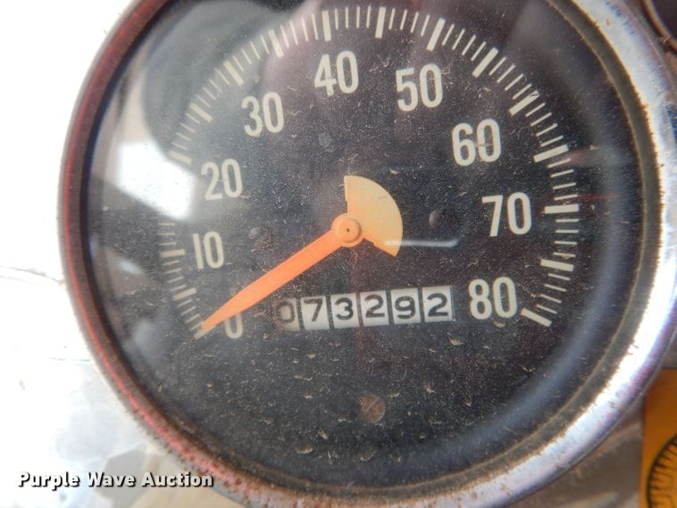 image for item HU9384 1976 International Loadstar 1700  grain truck