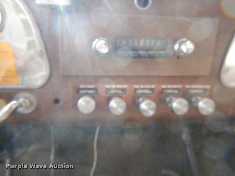 image for item HU9384 1976 International Loadstar 1700  grain truck