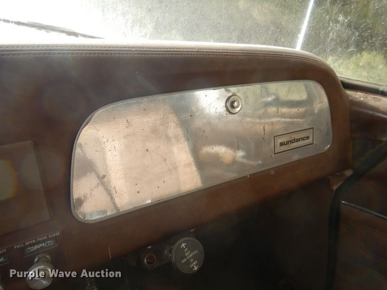 image for item HU9384 1976 International Loadstar 1700  grain truck