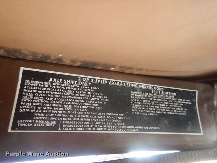 image for item HU9384 1976 International Loadstar 1700  grain truck