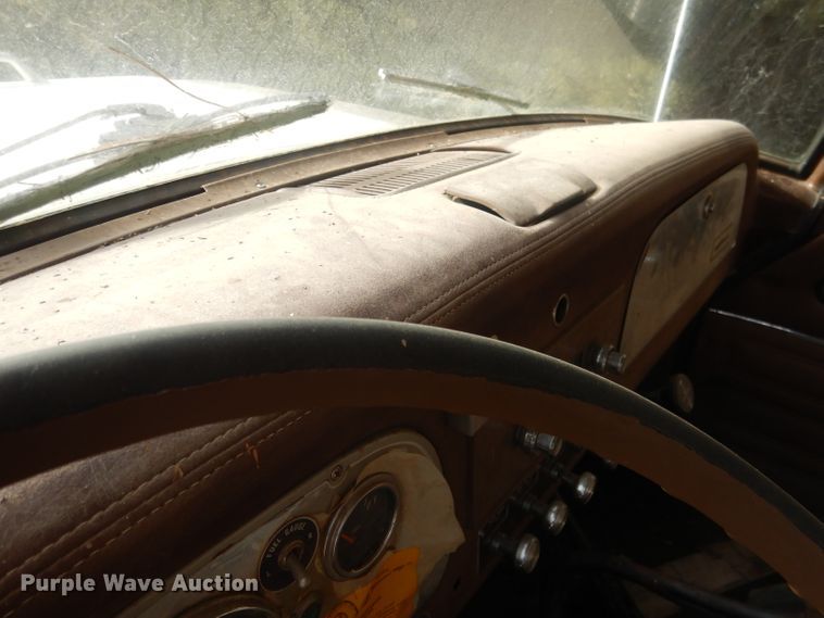 image for item HU9384 1976 International Loadstar 1700  grain truck