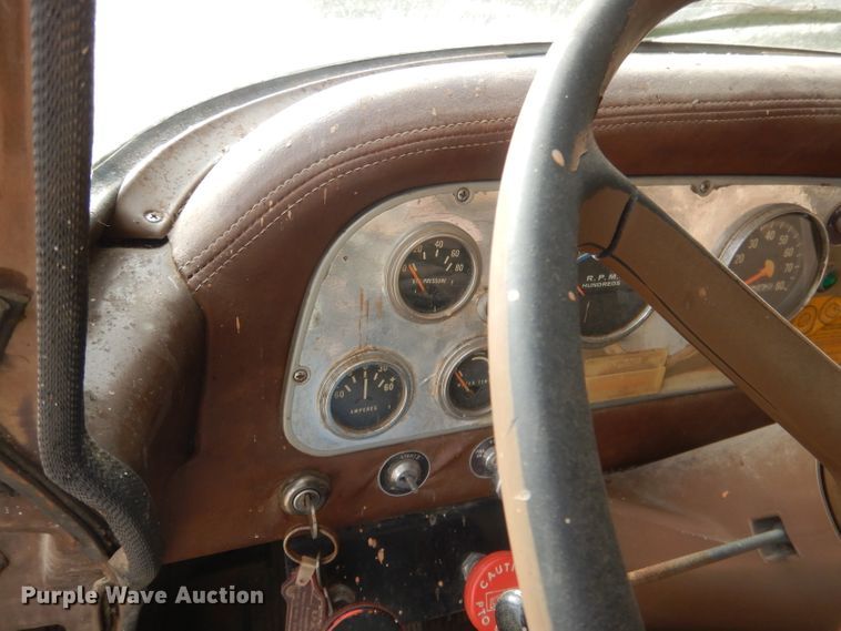 image for item HU9384 1976 International Loadstar 1700  grain truck