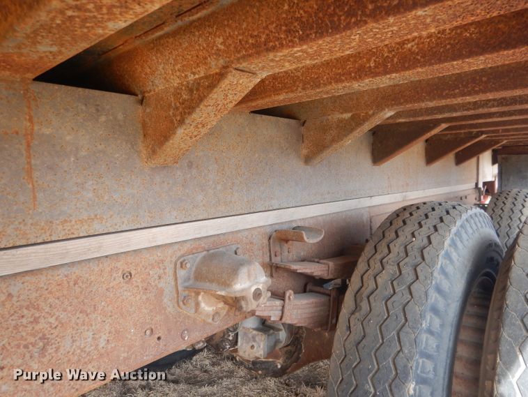 image for item HU9384 1976 International Loadstar 1700  grain truck