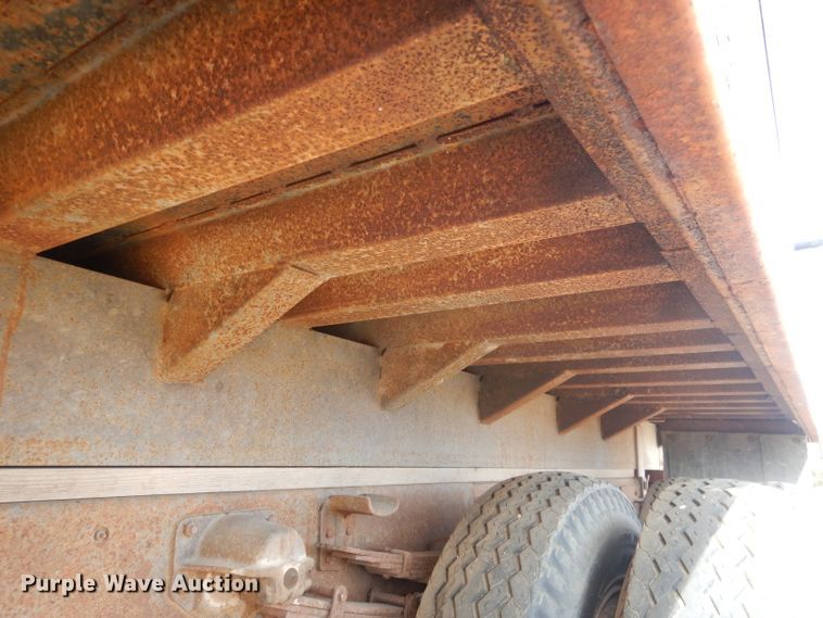 image for item HU9384 1976 International Loadstar 1700  grain truck