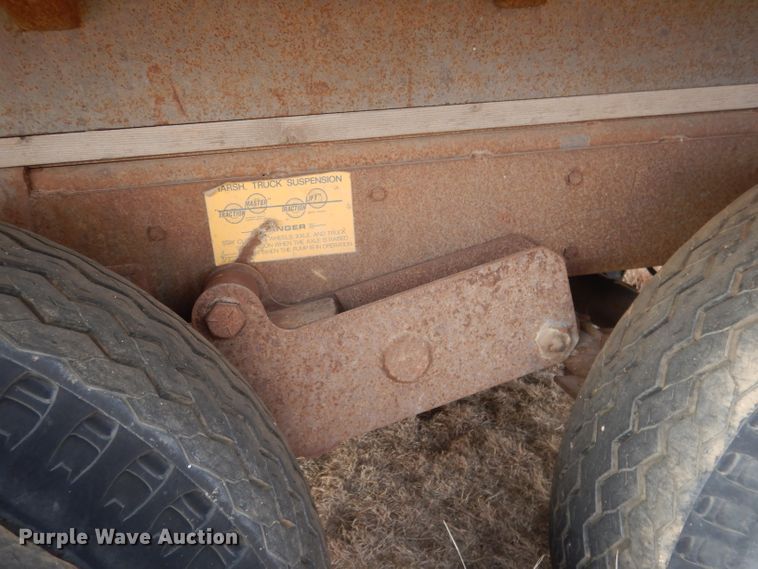 image for item HU9384 1976 International Loadstar 1700  grain truck