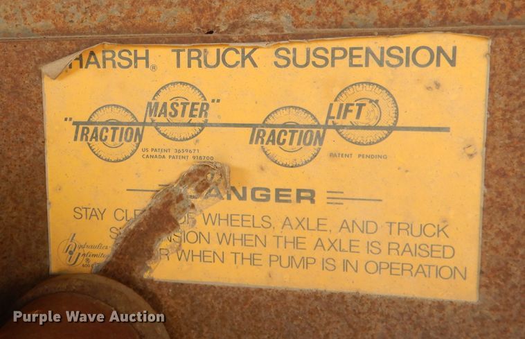 image for item HU9384 1976 International Loadstar 1700  grain truck