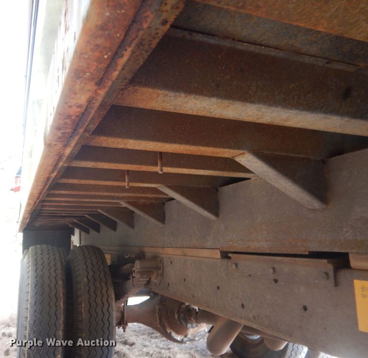 image for item HU9384 1976 International Loadstar 1700  grain truck