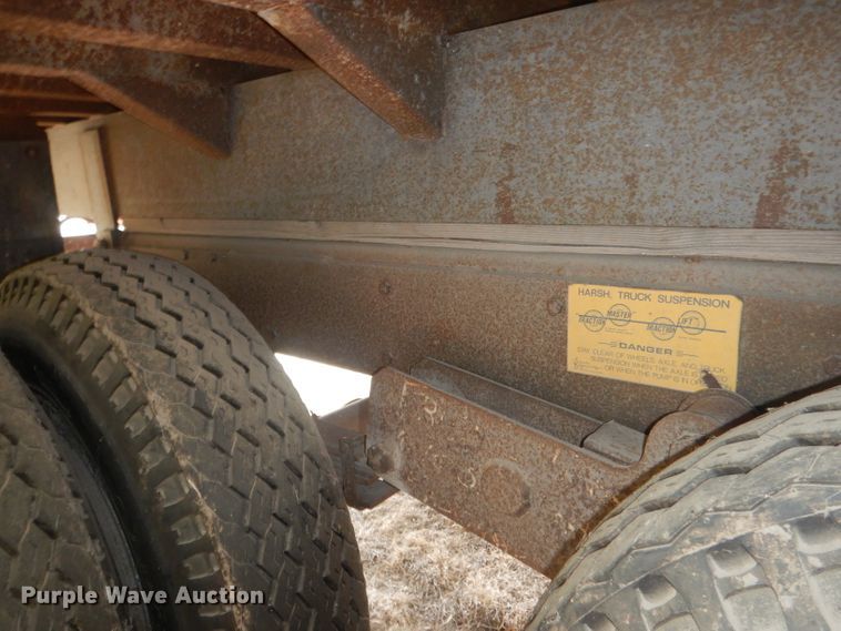 image for item HU9384 1976 International Loadstar 1700  grain truck