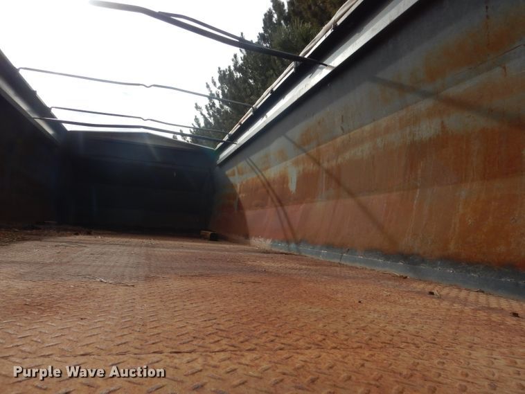 image for item HU9384 1976 International Loadstar 1700  grain truck