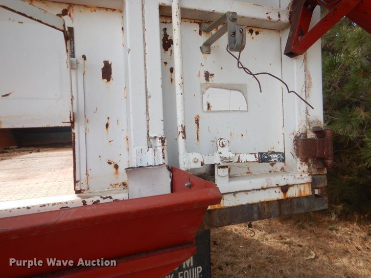 image for item HU9384 1976 International Loadstar 1700  grain truck