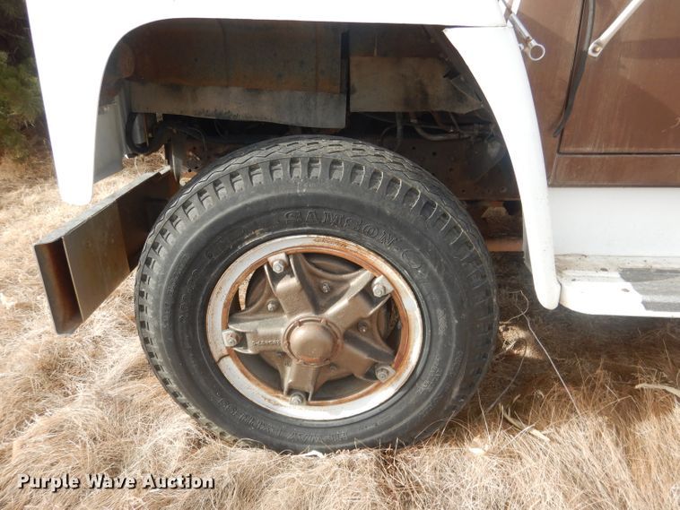 image for item HU9384 1976 International Loadstar 1700  grain truck