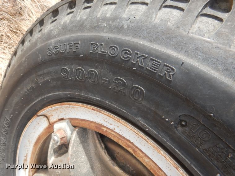 image for item HU9384 1976 International Loadstar 1700  grain truck