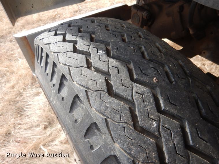 image for item HU9384 1976 International Loadstar 1700  grain truck