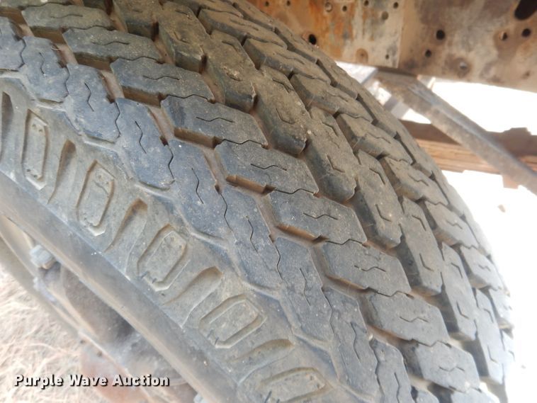 image for item HU9384 1976 International Loadstar 1700  grain truck