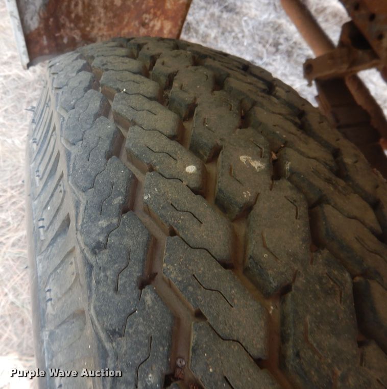 image for item HU9384 1976 International Loadstar 1700  grain truck