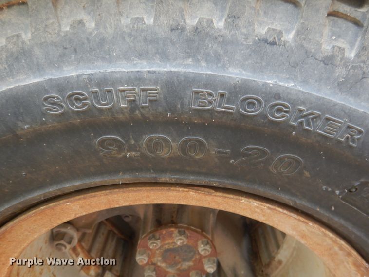 image for item HU9384 1976 International Loadstar 1700  grain truck