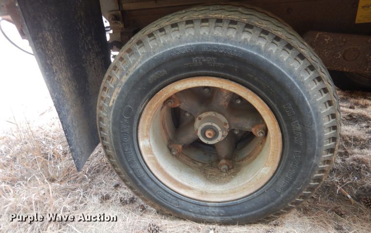 image for item HU9384 1976 International Loadstar 1700  grain truck