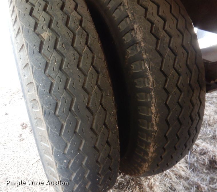 image for item HU9384 1976 International Loadstar 1700  grain truck