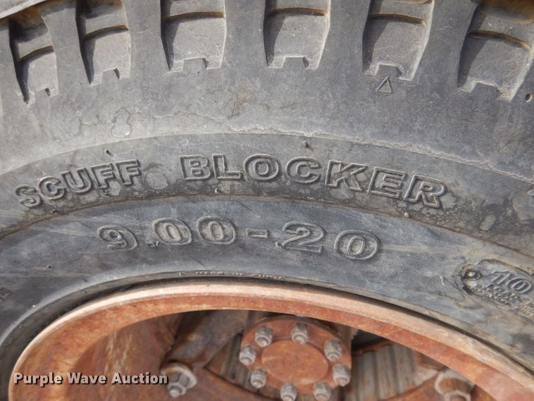 image for item HU9384 1976 International Loadstar 1700  grain truck