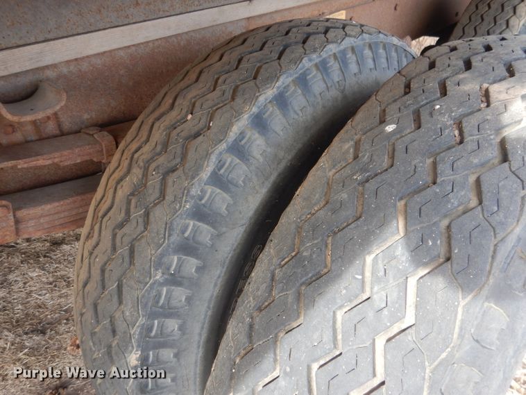 image for item HU9384 1976 International Loadstar 1700  grain truck