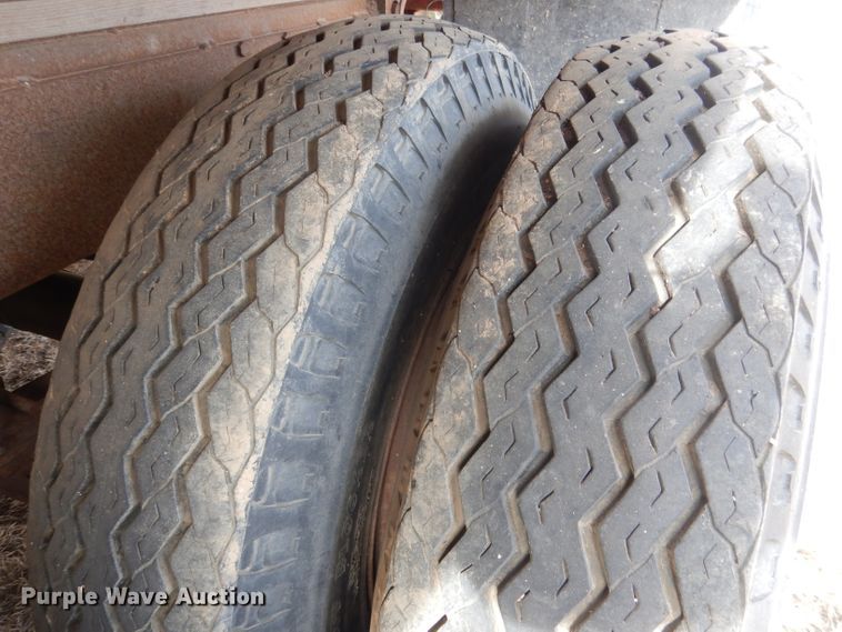 image for item HU9384 1976 International Loadstar 1700  grain truck