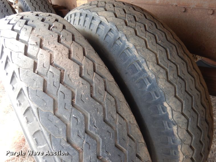 image for item HU9384 1976 International Loadstar 1700  grain truck