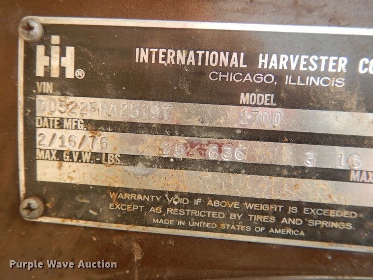 image for item HU9384 1976 International Loadstar 1700  grain truck