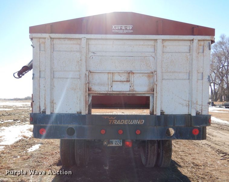 image for item IE9528 1973 GMC 6000  grain truck