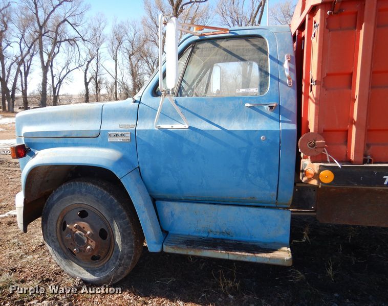 image for item IE9528 1973 GMC 6000  grain truck