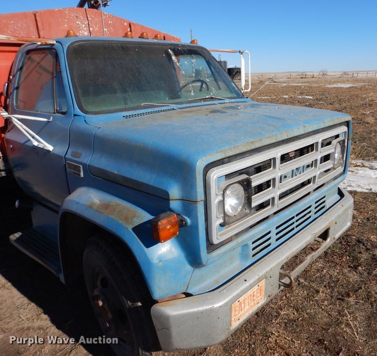 image for item IE9528 1973 GMC 6000  grain truck