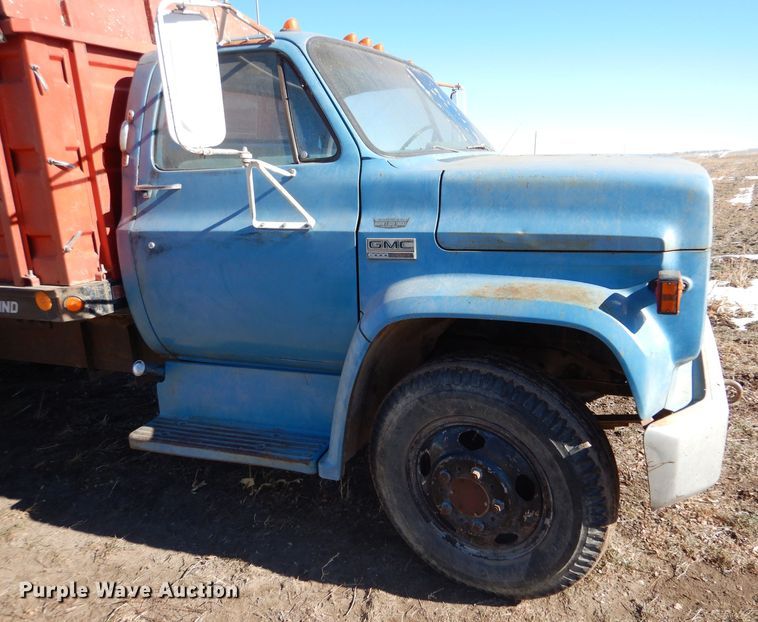 image for item IE9528 1973 GMC 6000  grain truck