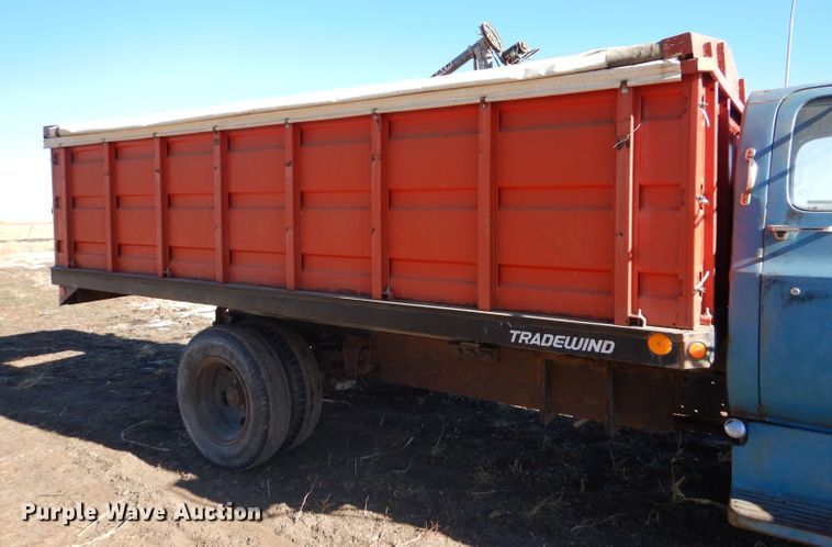 image for item IE9528 1973 GMC 6000  grain truck