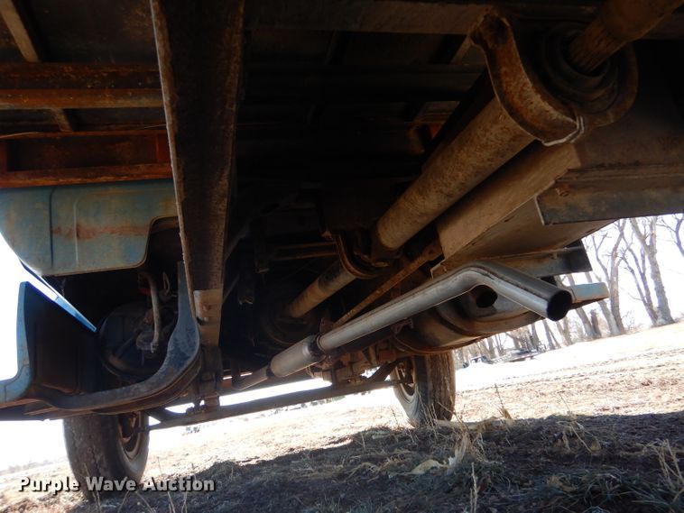 image for item IE9528 1973 GMC 6000  grain truck