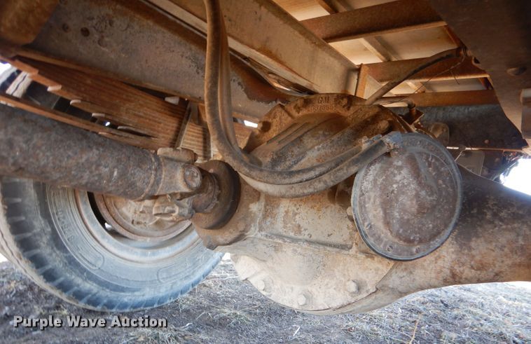 image for item IE9528 1973 GMC 6000  grain truck