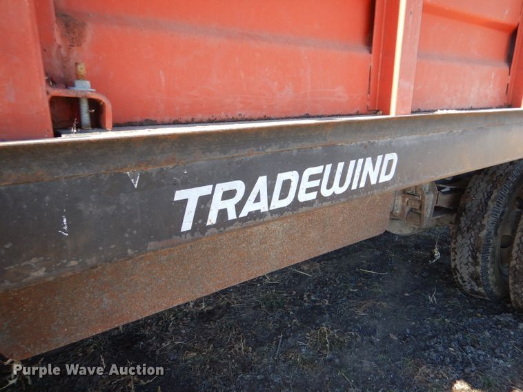 image for item IE9528 1973 GMC 6000  grain truck