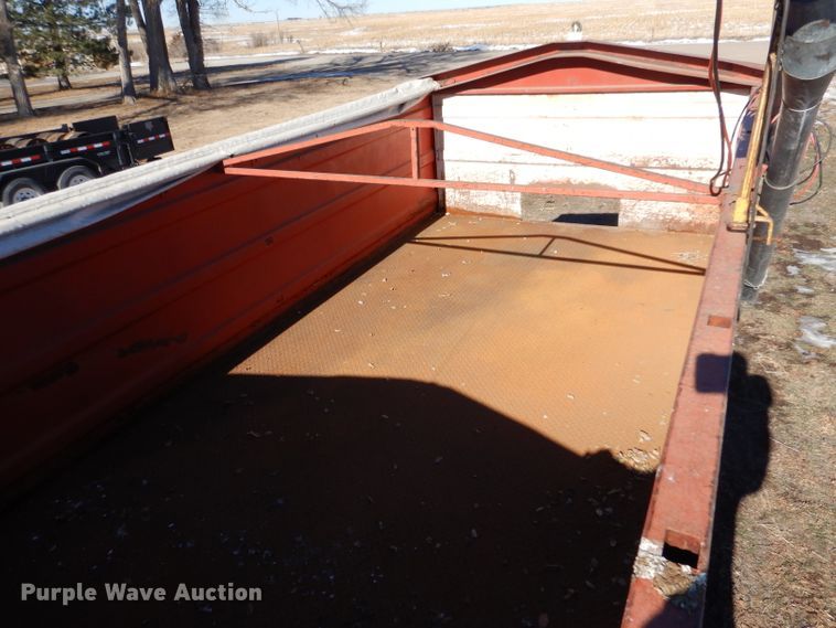 image for item IE9528 1973 GMC 6000  grain truck